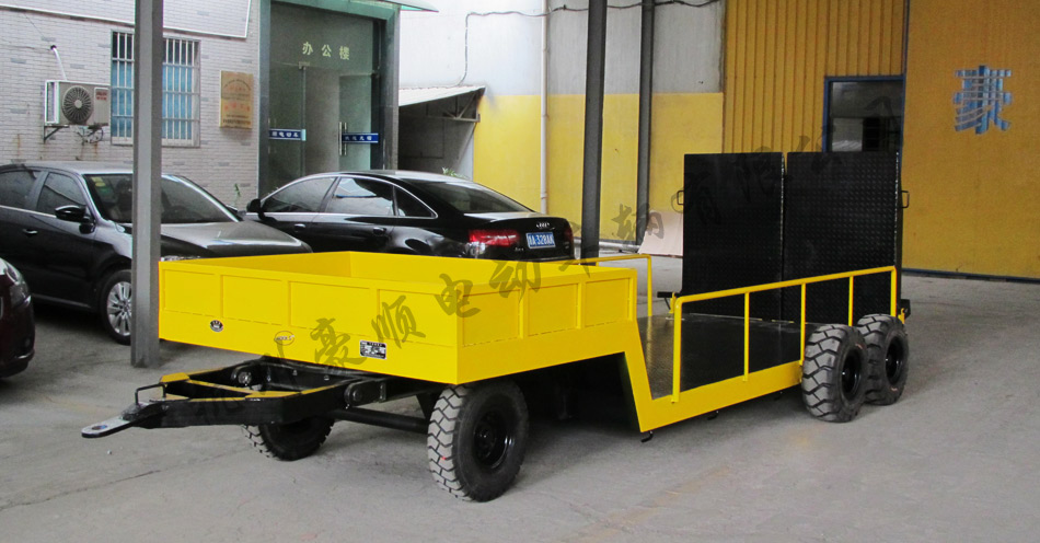 輕型平板拖車(chē)